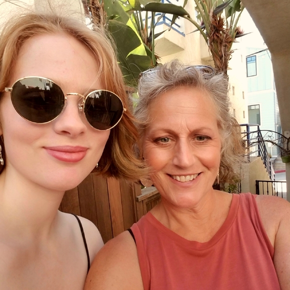 Meet your Posher, Doreen - Picture 3 of 4